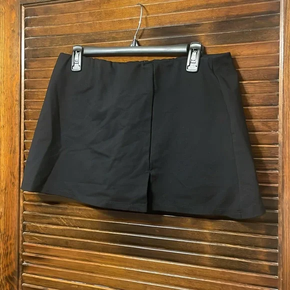 American Eagle It Knit Black Skort - Picture 3 of 7